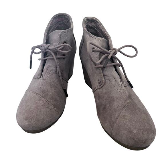 TOMS Women's 8.5W Desert Boot Beige Sand Suede Wedge Heel Ankle Bootie Lace Up - Picture 1 of 6